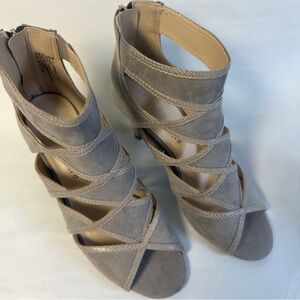LIZ CLAIBORNE Taupe Heels Booties NWOT